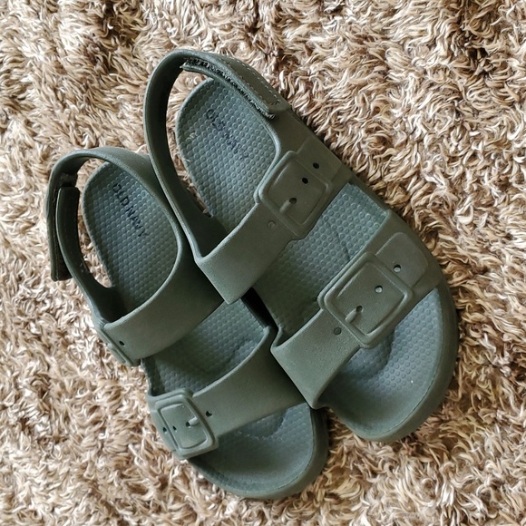 Old navy sandals - Picture 1 of 5